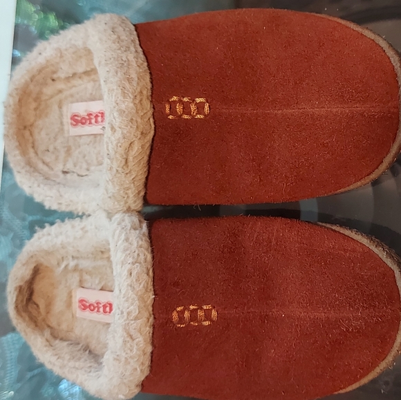 Slippers - Picture 2 of 3